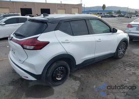 2021 Nissan Kicks Sv Xtronic Cvt z USA, uszkodzony, nr VIN 3N1CP5CV1ML486472